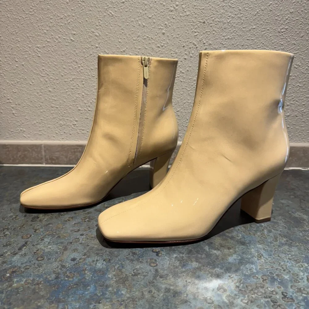 NWOB Vince Charli Beige Leather Patent Ankle Boots - 9